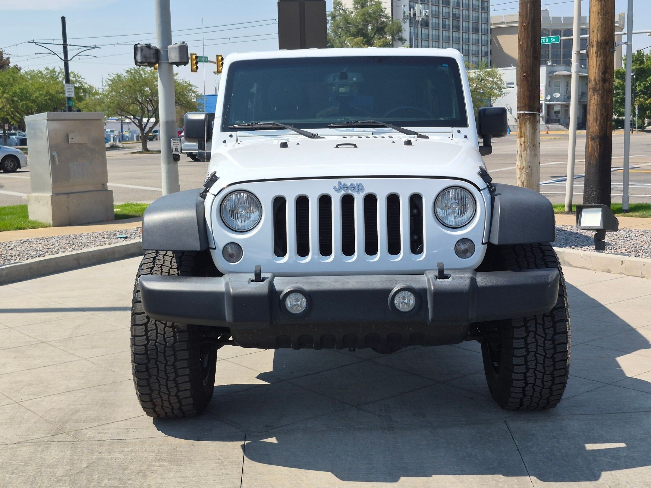 Used 2017 Bright White Clearcoat Jeep Rubicon image 9