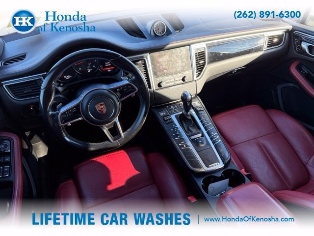 Used 2017  Porsche Base image 3