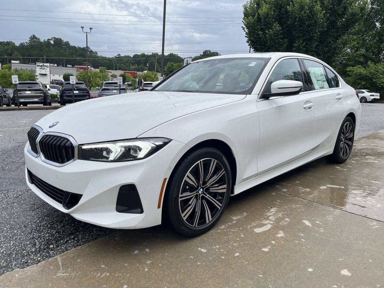 Used 2026 Alpine White BMW 330i image 4