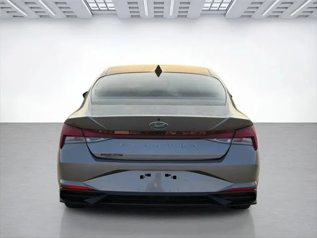 Used 2023 Silver Hyundai SEL image 4