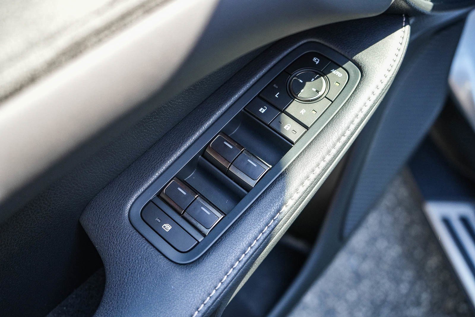 Certified Used 2023 Iridium Lexus 350 Luxury image 20
