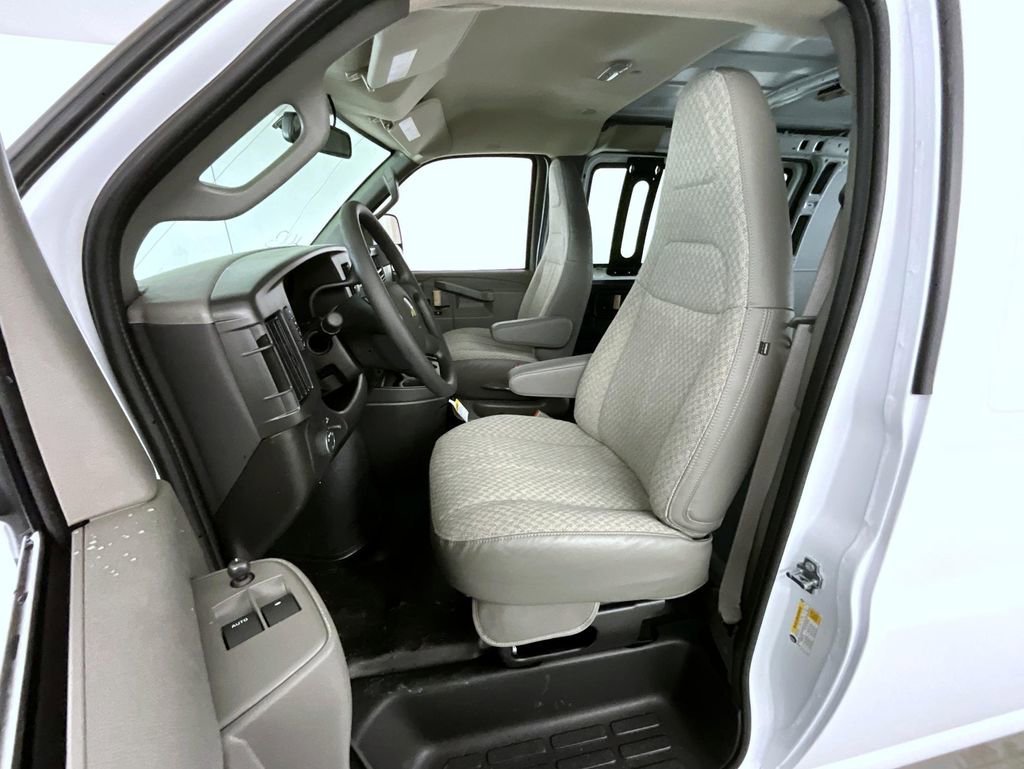 2025 Chevrolet Express Cargo Work Van - Photo 9