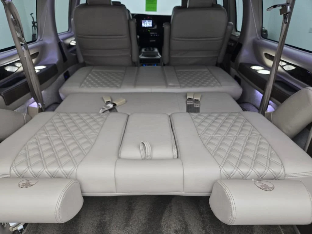2023 GMC Savana Cargo Work Van - Photo 8