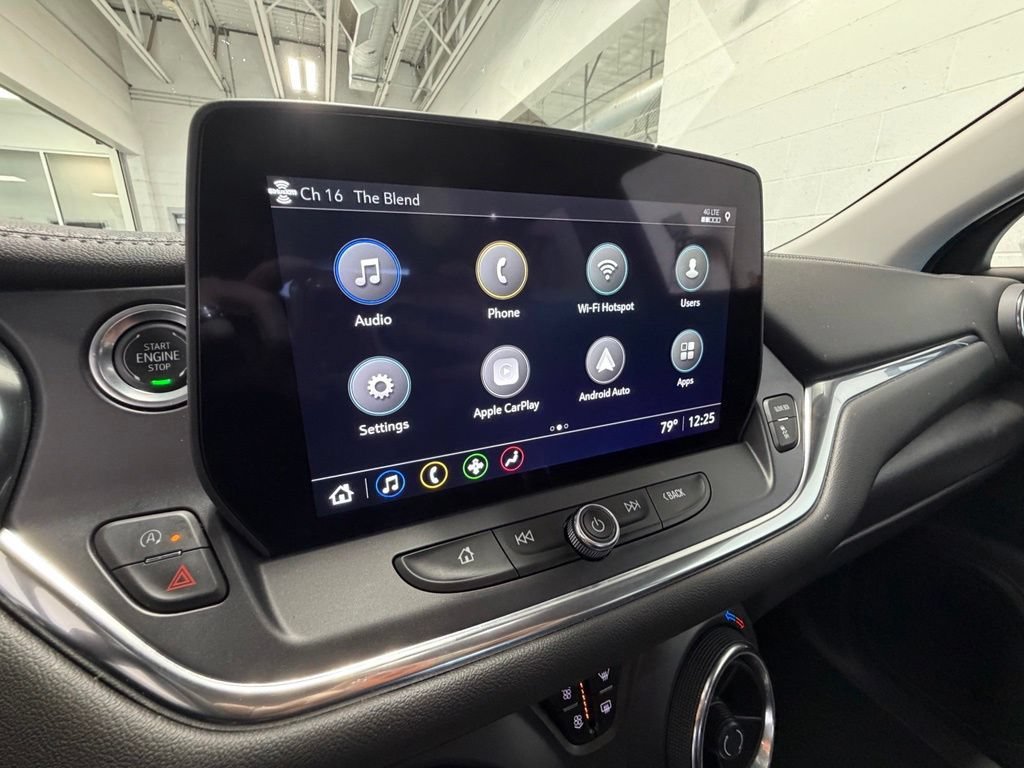 Used 2025 Summit White Chevrolet 2LT image 22