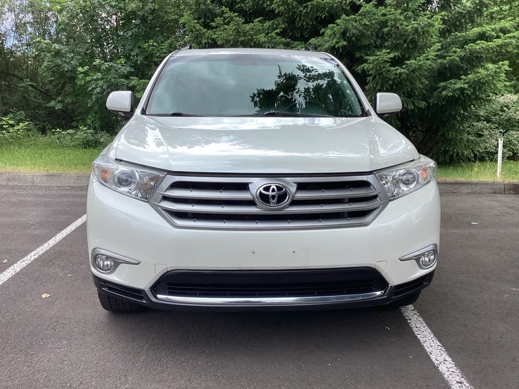Used 2013 White Toyota Limited image 21