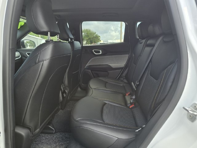 New 2026 Bright White Clear-Coat Exterior Paint Jeep Latitude image 13