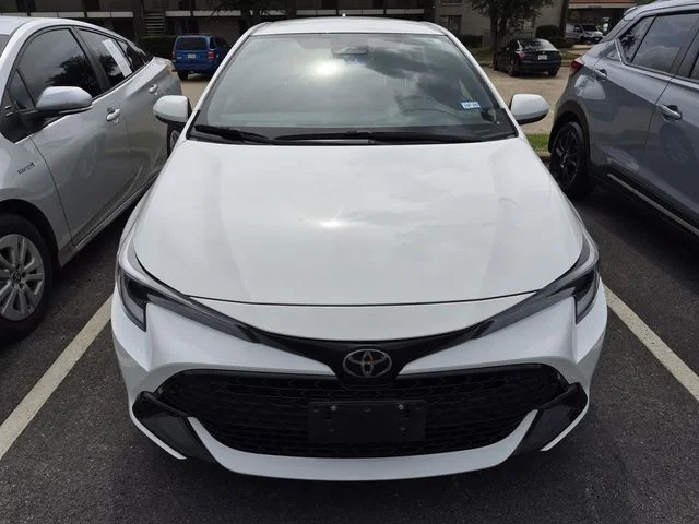 Used 2025 Ice Cap Toyota SE image 2