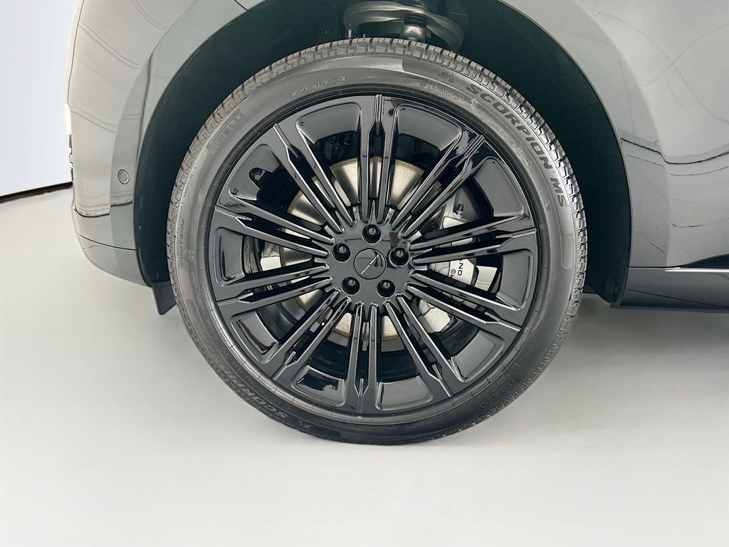 New 2026 Santorini Black Land Rover SE image 29