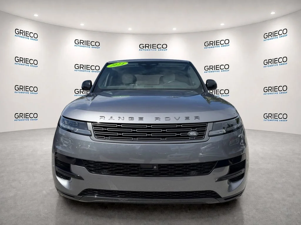 Used 2024  Land Rover SE image 2