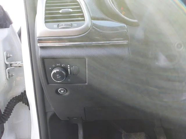 Used 2017 White Jeep Trailhawk image 27