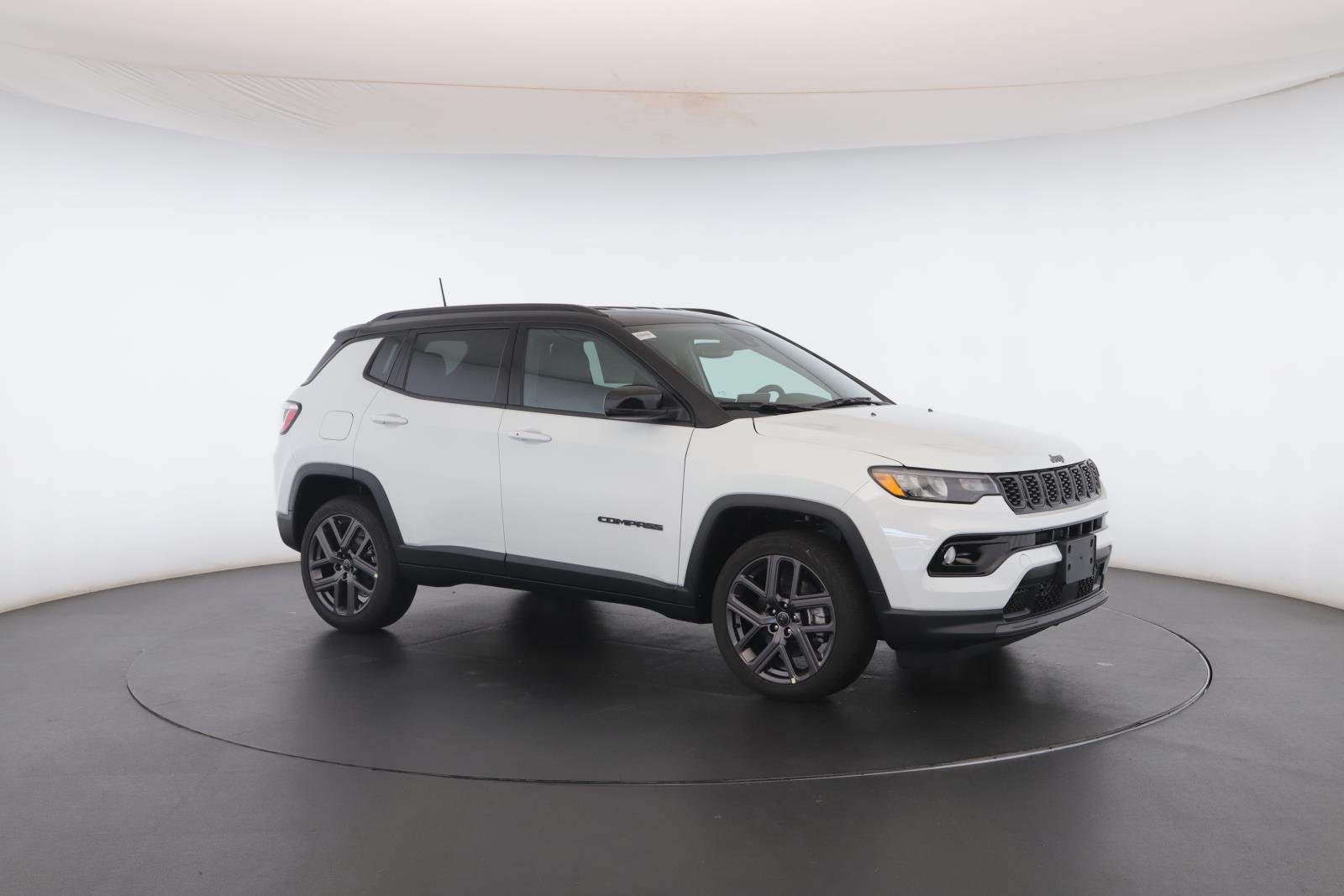 New 2026 Bright White Clear-Coat Exterior Paint Jeep Limited Altitude 4x4 image 32