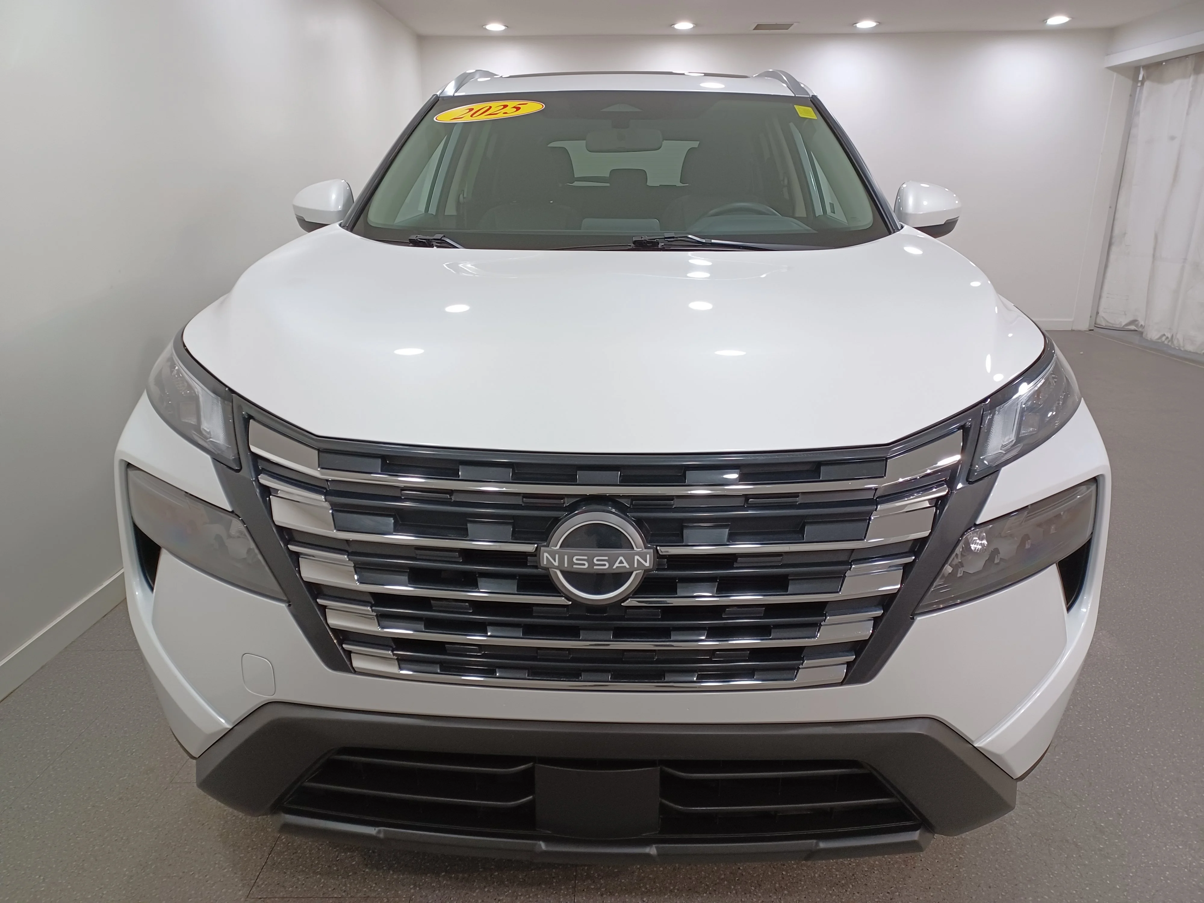 Certified Used 2025 Everest White Tricoat Pearl Nissan SV*Adaptive Cruise | Remote Start | Htd Seats | Pano Roof | Htd Wheel | Blind Spot Detection image 3