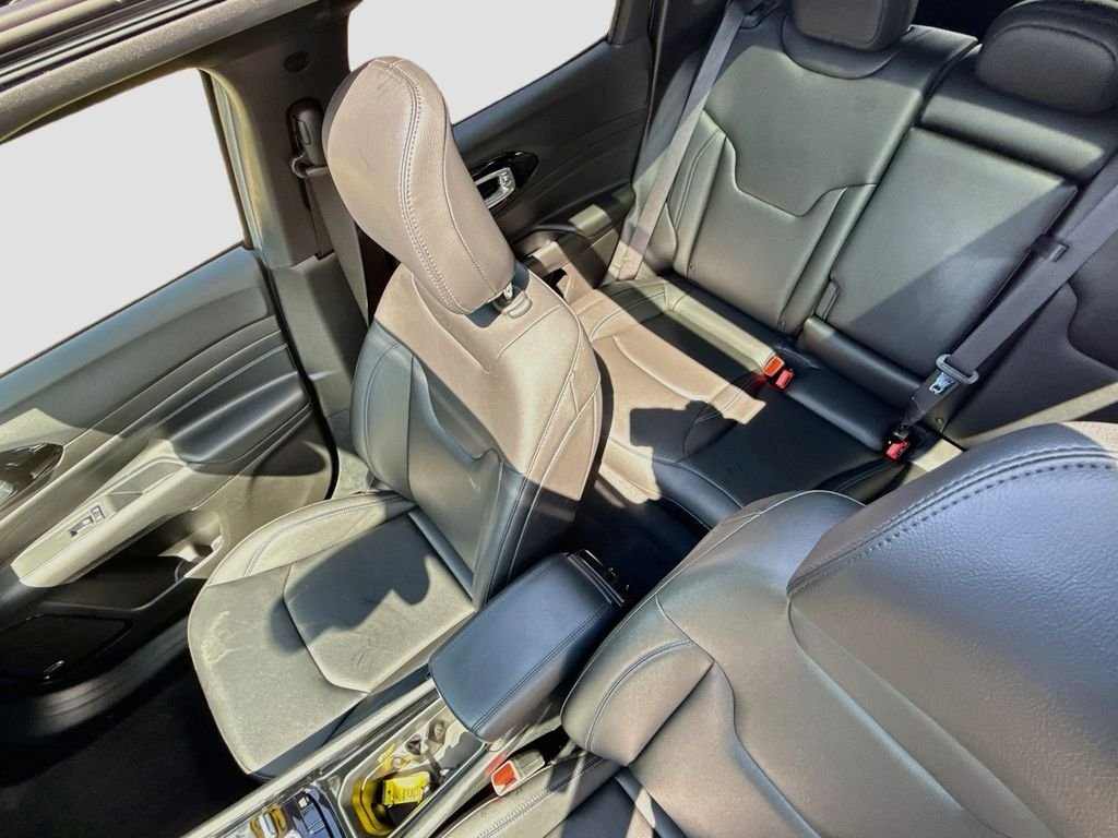 Certified Used 2025 Silver Zynith Metallic Clearcoat Jeep Limited image 24
