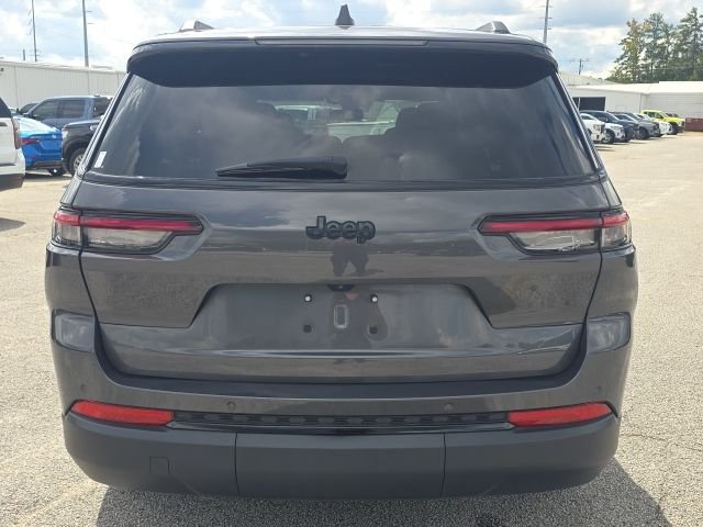 2023 Jeep Grand Cherokee Altitude photo 3