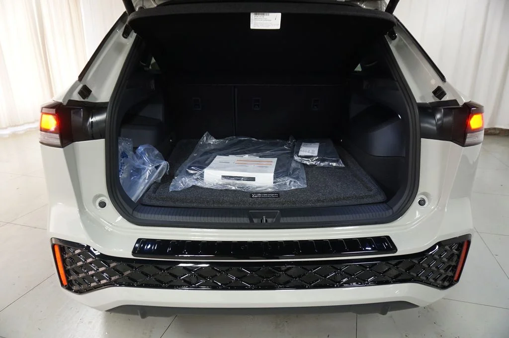 New 2026 Sandstone Volkswagen 2.0T SE R-Line Black image 27