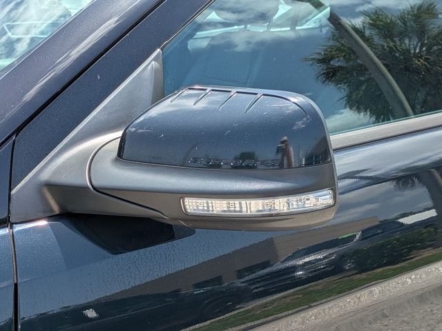 Used 2015  Ford Limited image 12