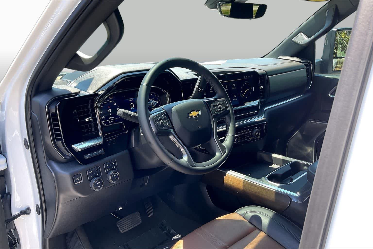 Used 2025 Summit White Chevrolet High Country image 14