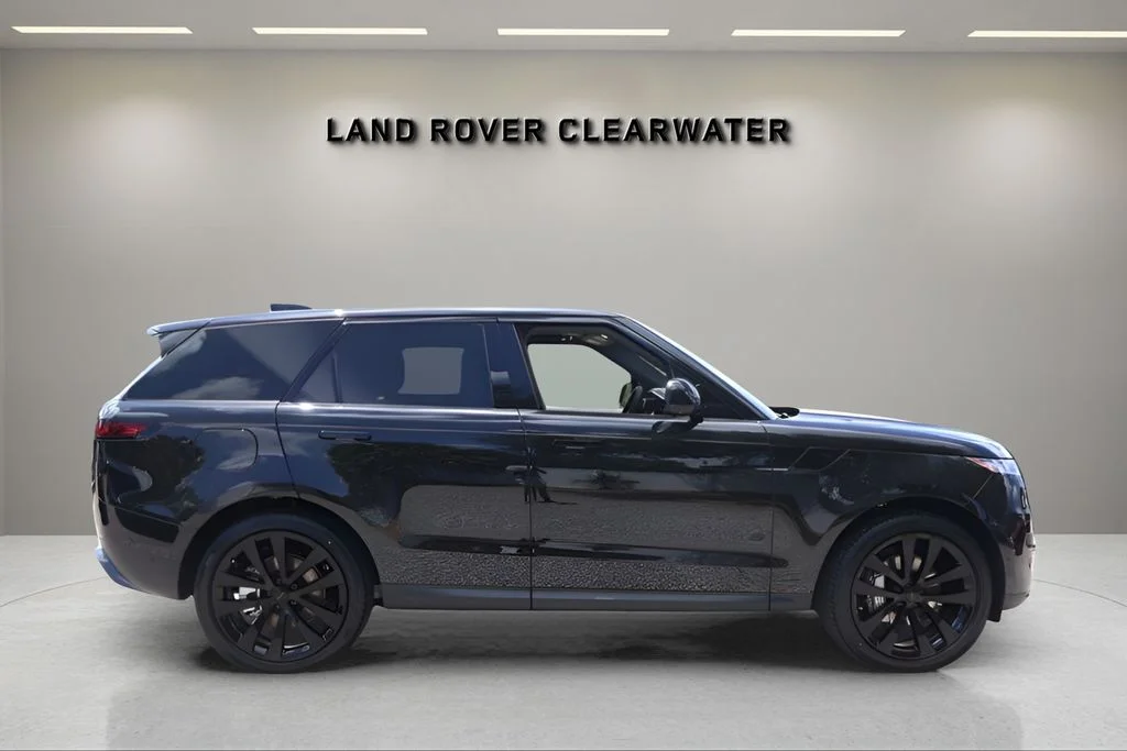 New 2026 Santorini Black Land Rover SE image 6