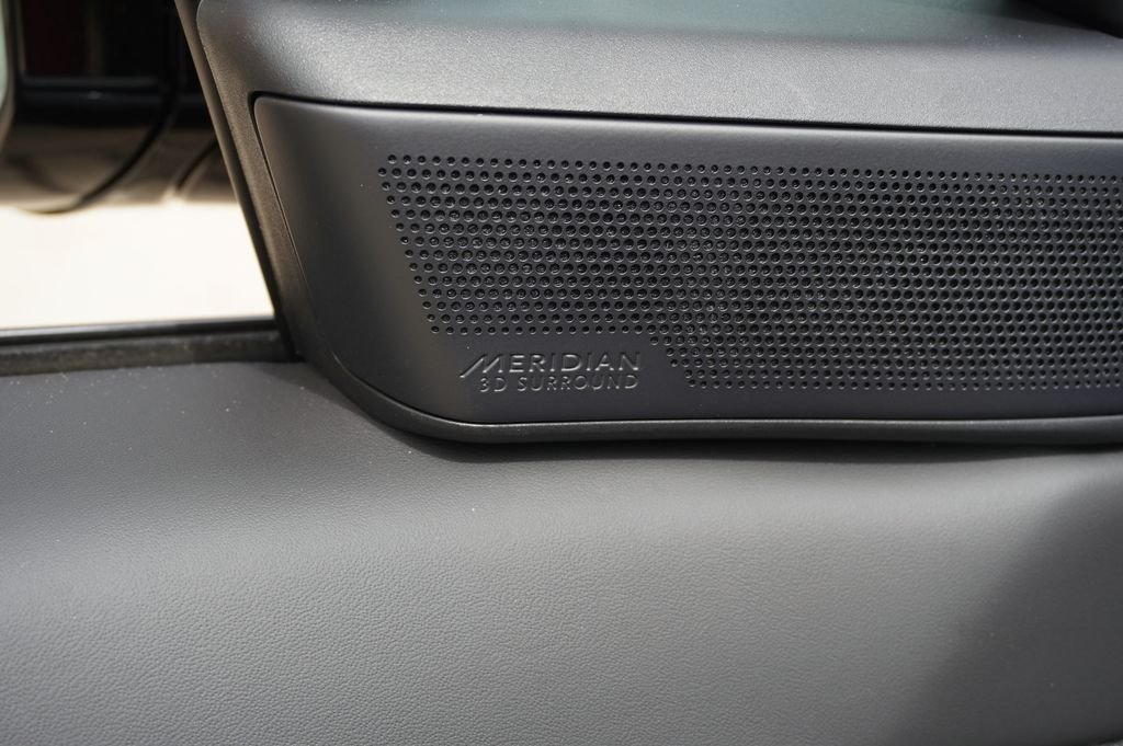 New 2027 Carpathian Grey Land Rover SE image 11