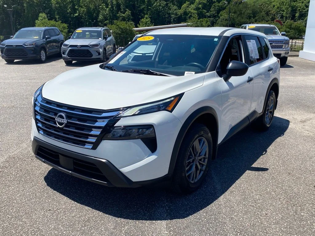 Used 2025 White Nissan S image 2