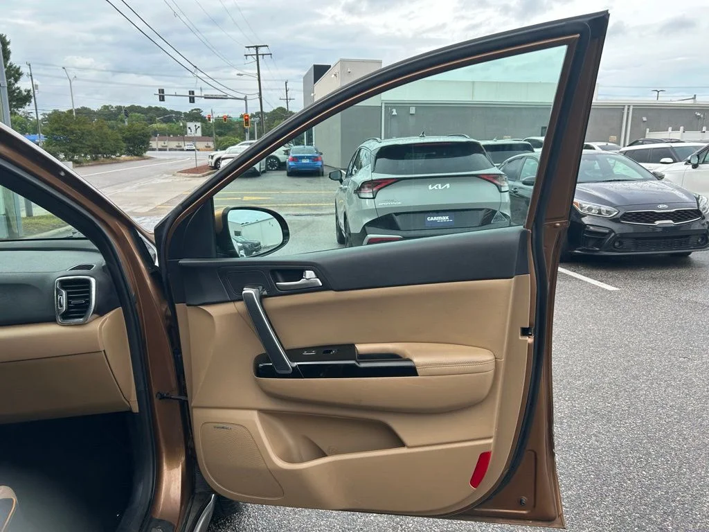 Used 2018 Brown Kia SX image 13