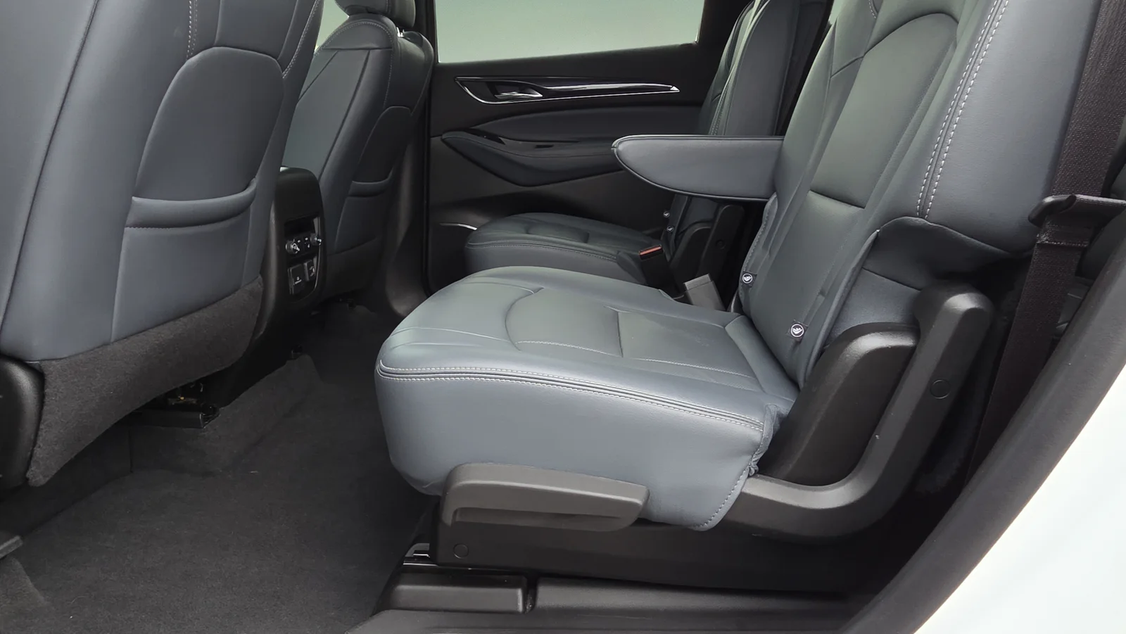 Used 2024 White Buick Premium Group image 22