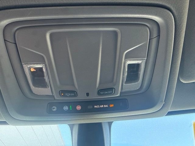 Used 2022 White GMC Pro image 17