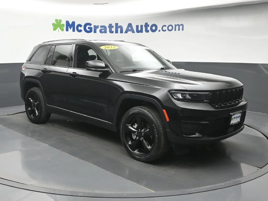 Used 2023 Black Jeep Altitude X image 2