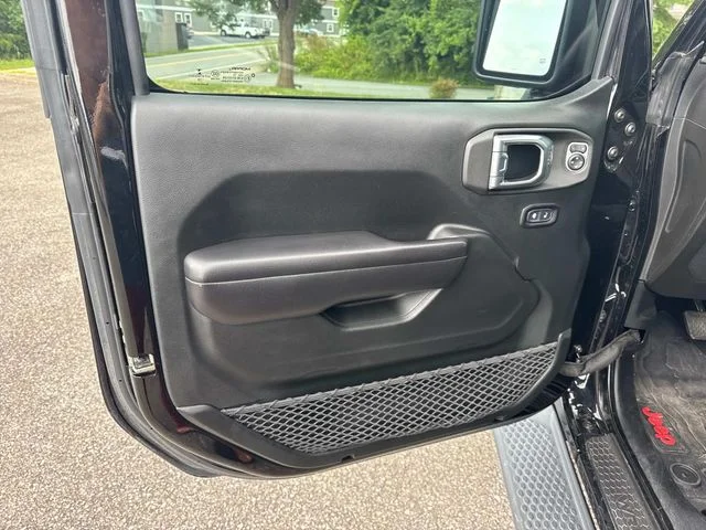 Used 2018 Black Jeep Sport S image 17