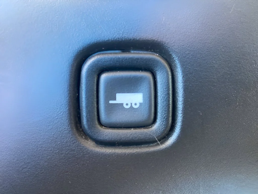 Used 2014 SUMMIT WHITE Chevrolet  image 23