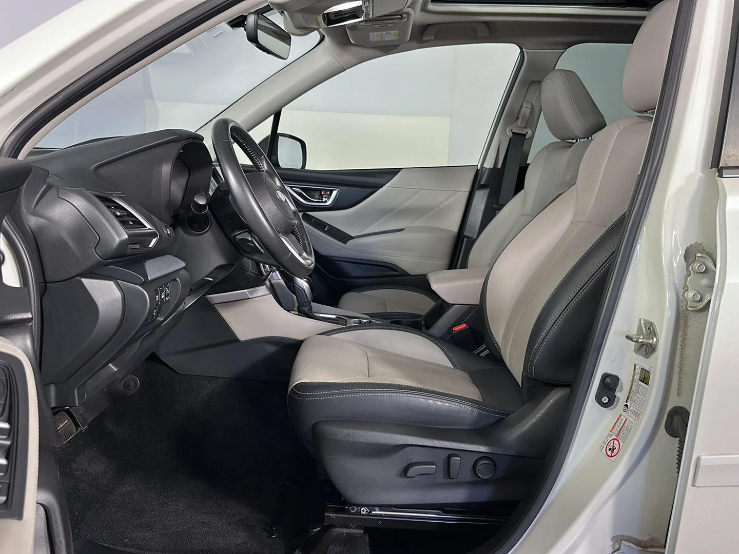 Used 2020 Crystal White Pearl Subaru Limited image 5