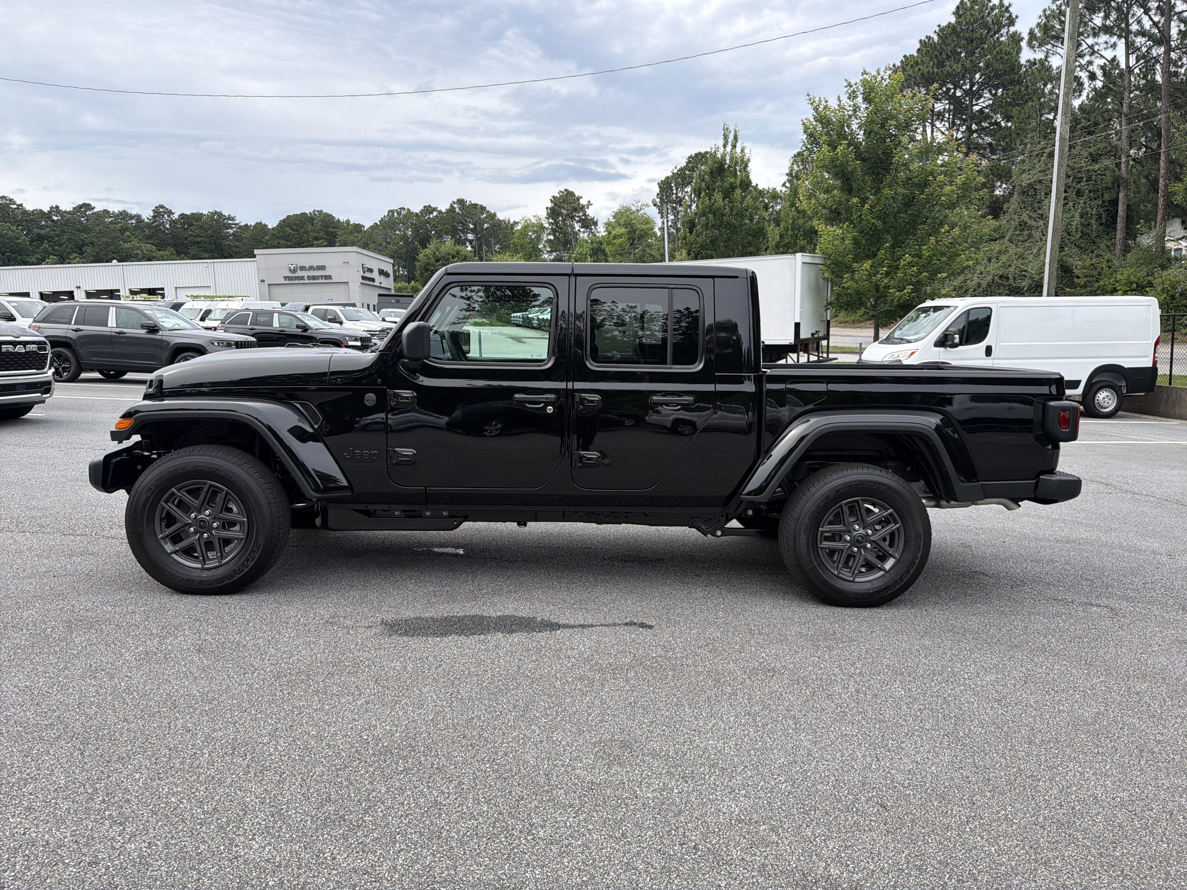 New 2026 Black Clear-Coat Exterior Paint Jeep Sport S image 4