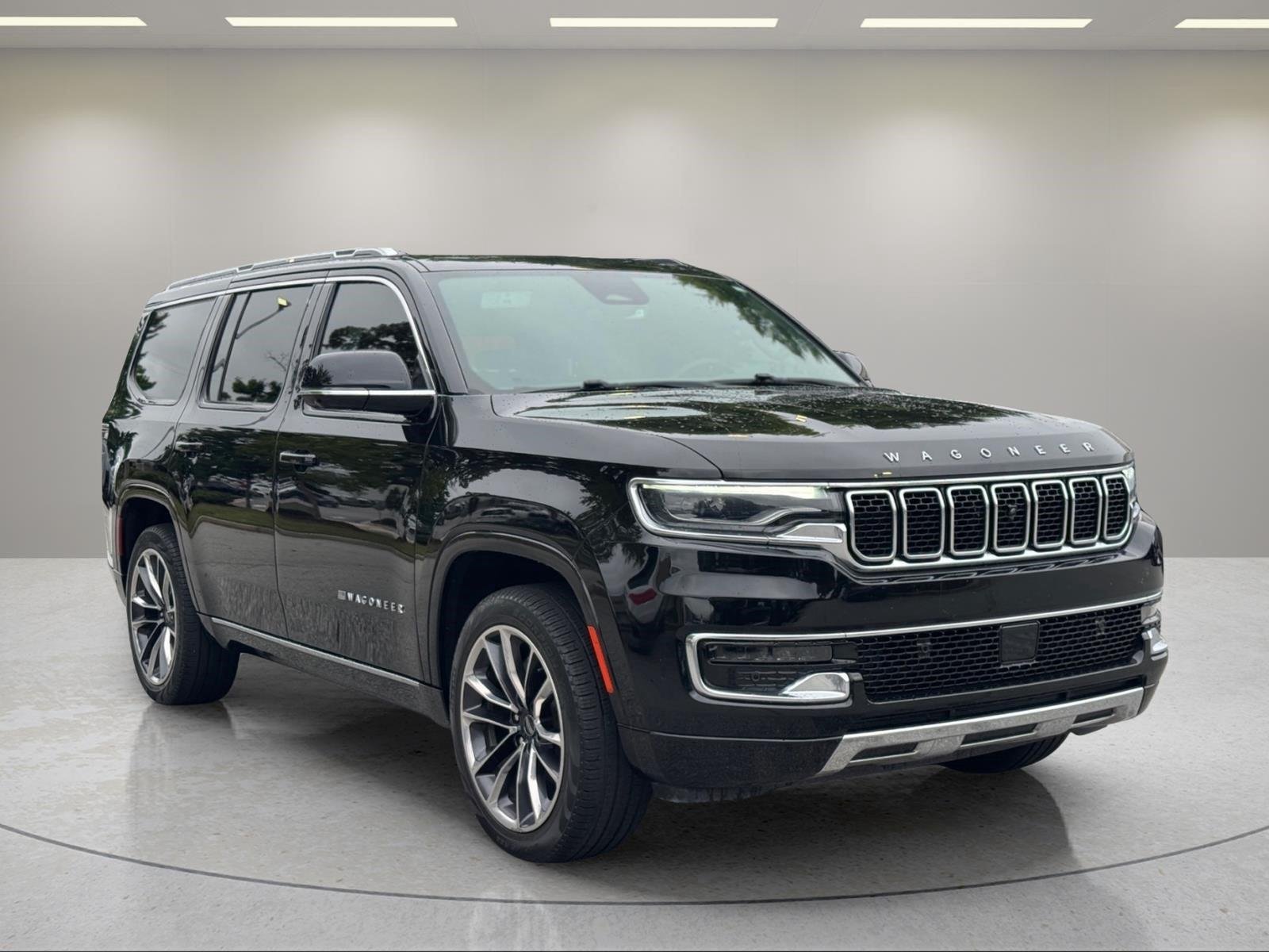 Used 2023 Diamond Black Crystal Pearlcoat Jeep Series III image 7