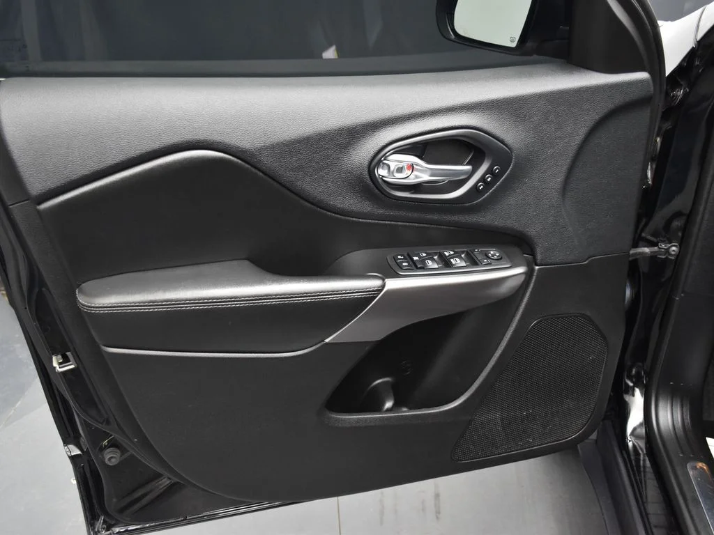Used 2019 Black Jeep Limited image 16