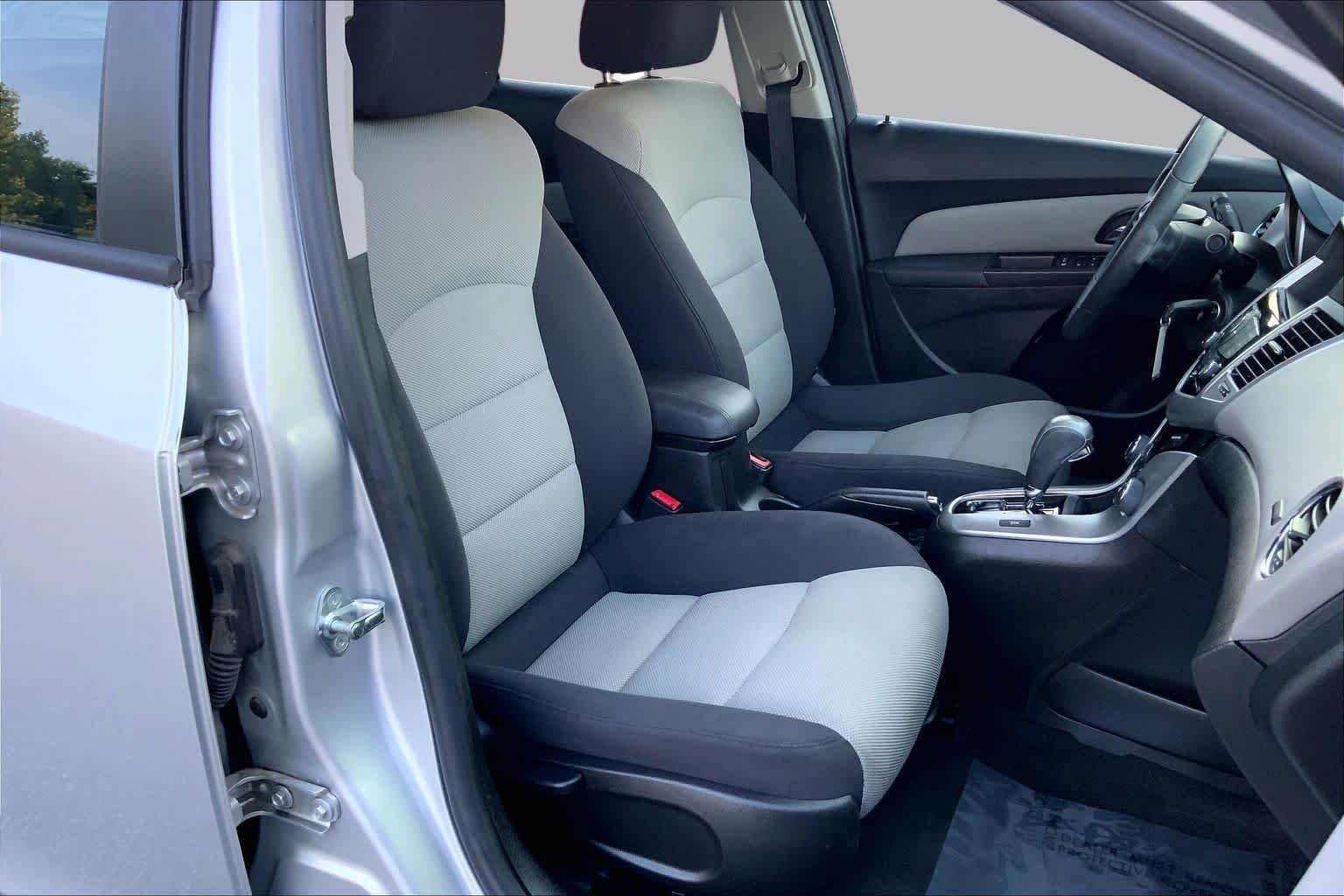 Used 2016 Silver Ice Metallic Chevrolet LS image 9