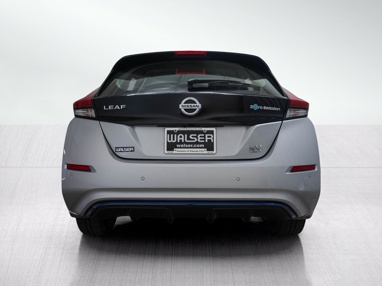 Used 2022 Brilliant Silver Nissan SV PLUS image 4