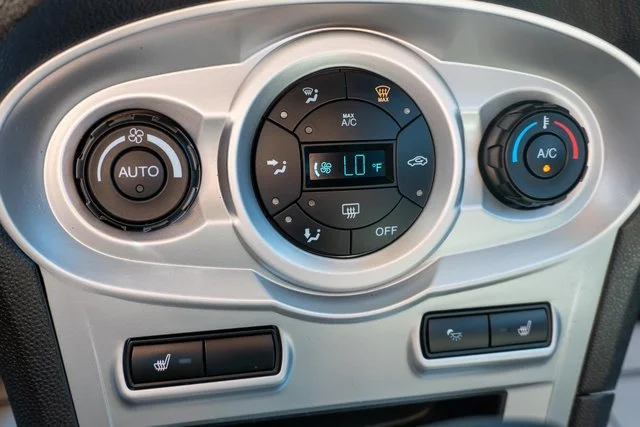 Used 2018 Gray Ford SE image 25