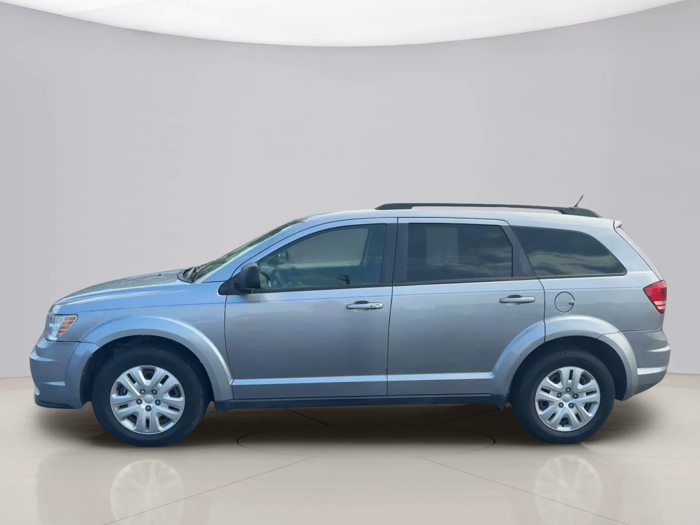 Used 2018 Silver Dodge SE image 2