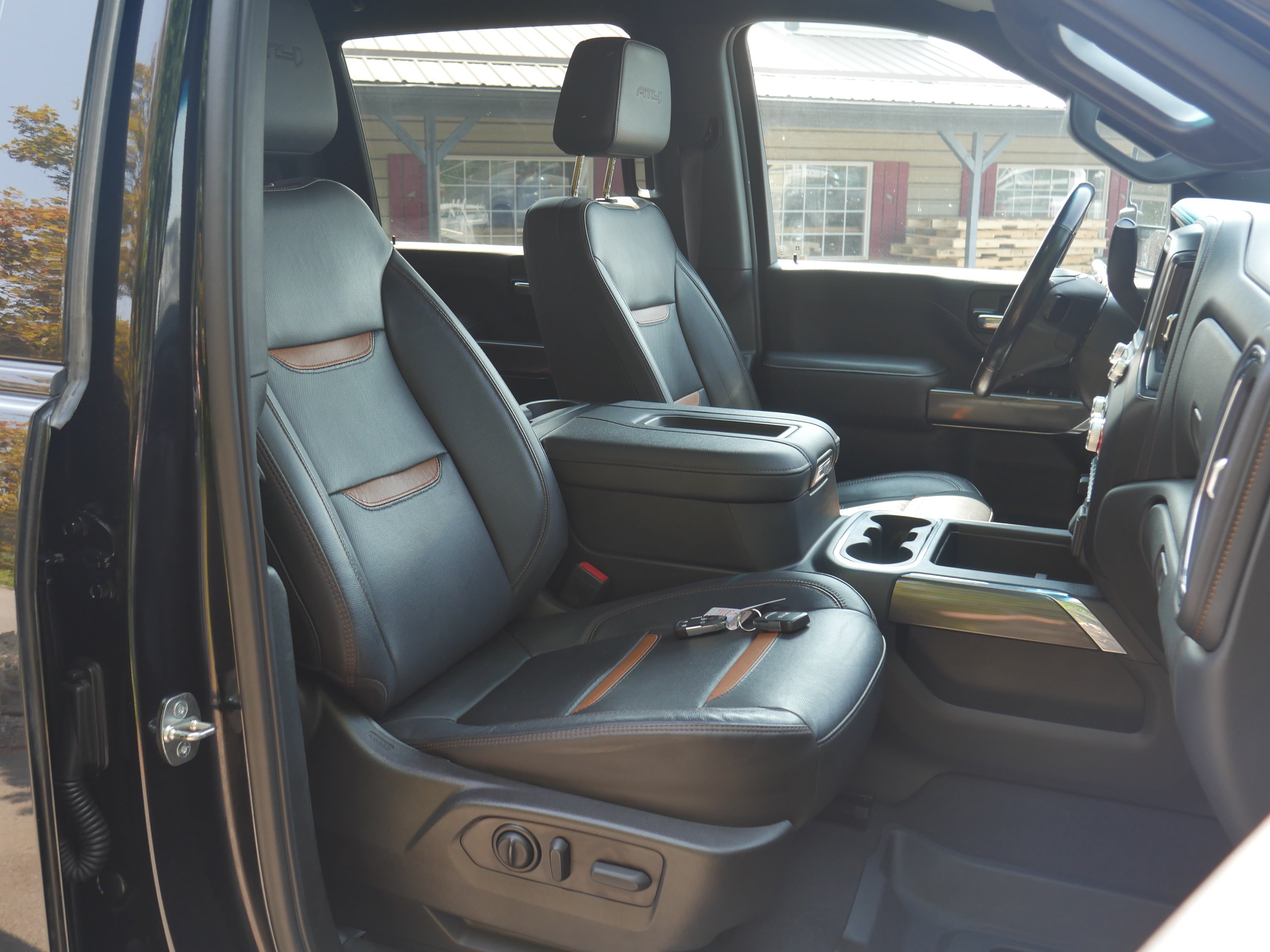 Used 2022 Onyx Black GMC AT4 image 25