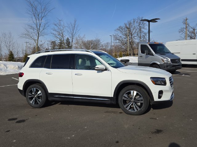 New 2026 Polar White Mercedes-Benz GLB250 image 2