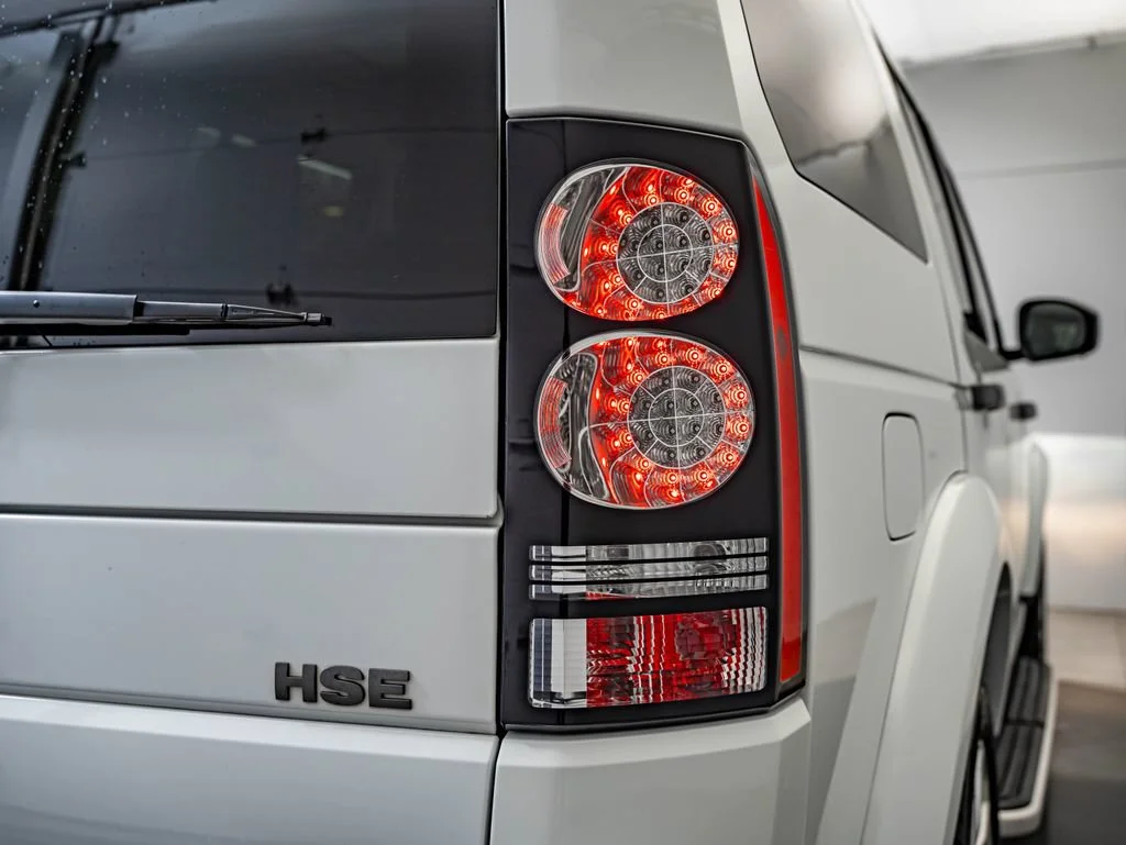 Used 2016 White Land Rover HSE image 14