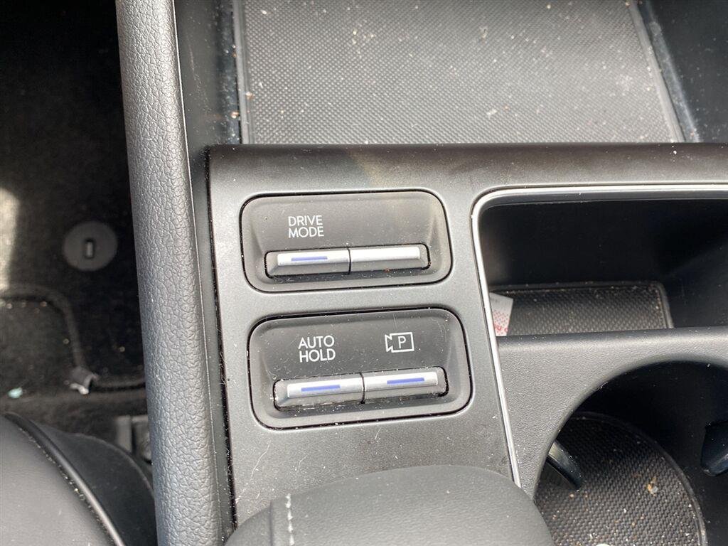 Used 2025  Hyundai  image 17
