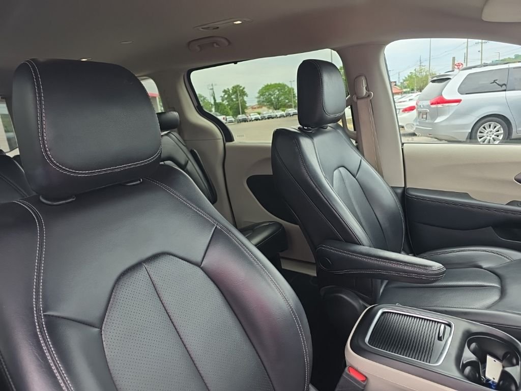 Used 2023 White Chrysler Touring L image 9