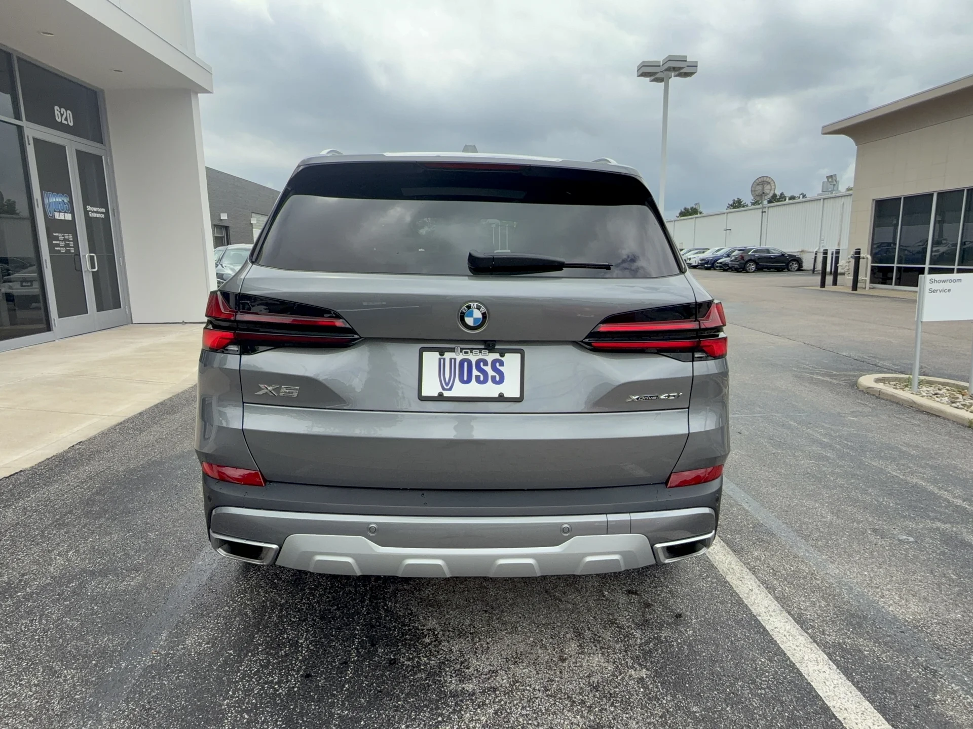 New 2026 Skyscraper Grey Metallic BMW xDrive40i image 4