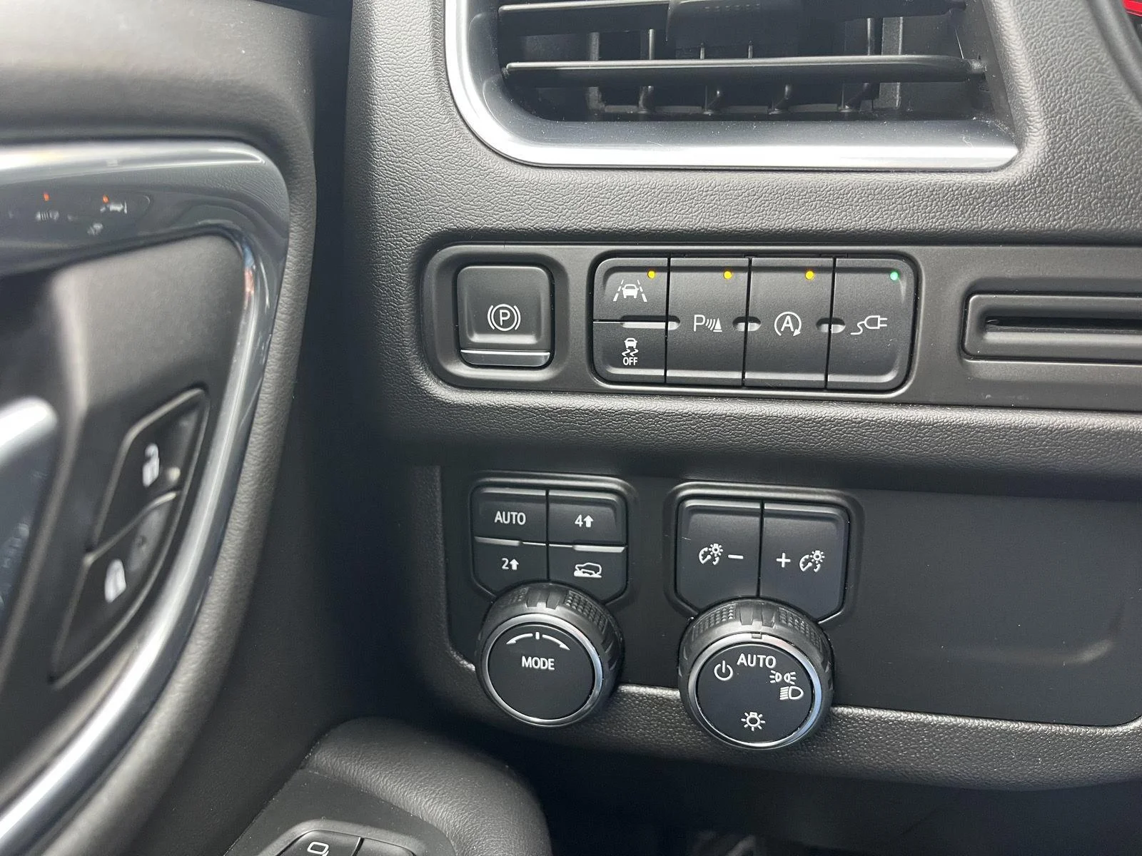 2021 Chevrolet Suburban RST - Photo 23