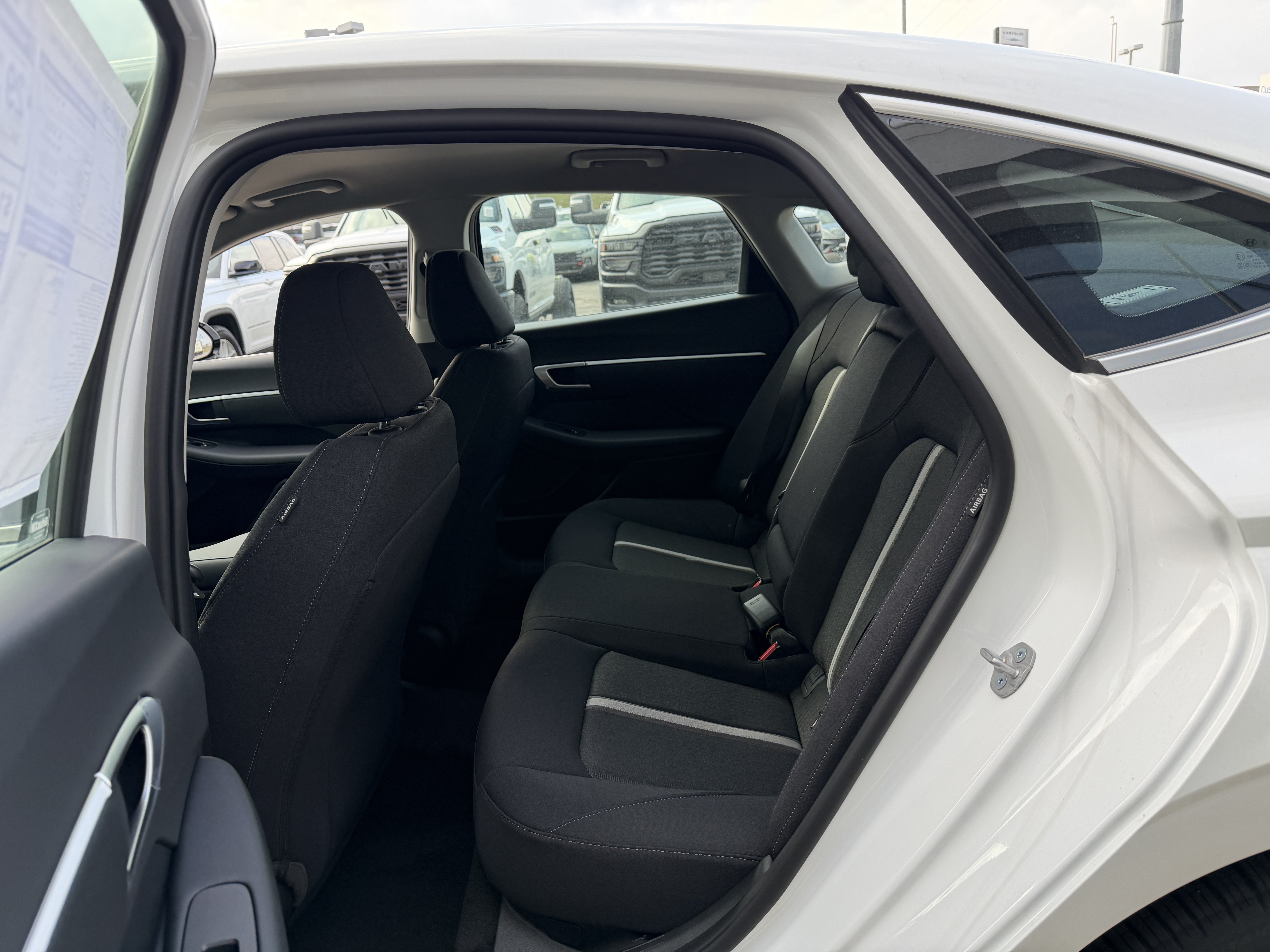 Used 2026 White Hyundai SEL Sport image 21