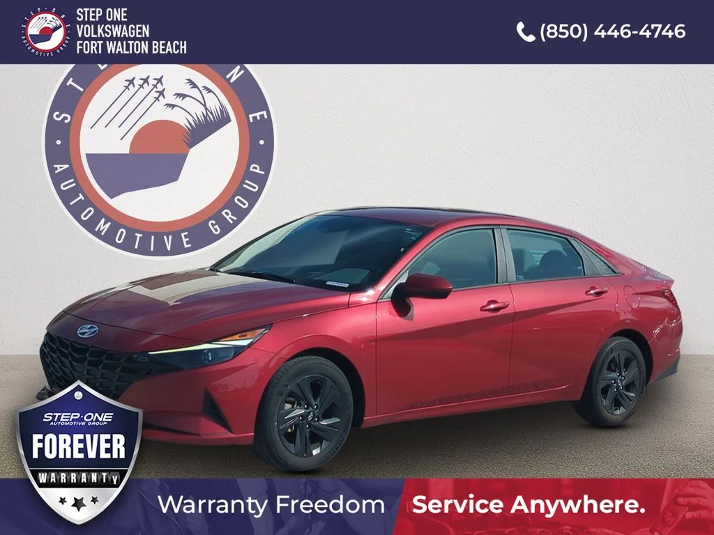 Used 2023 Red Hyundai SEL image 1