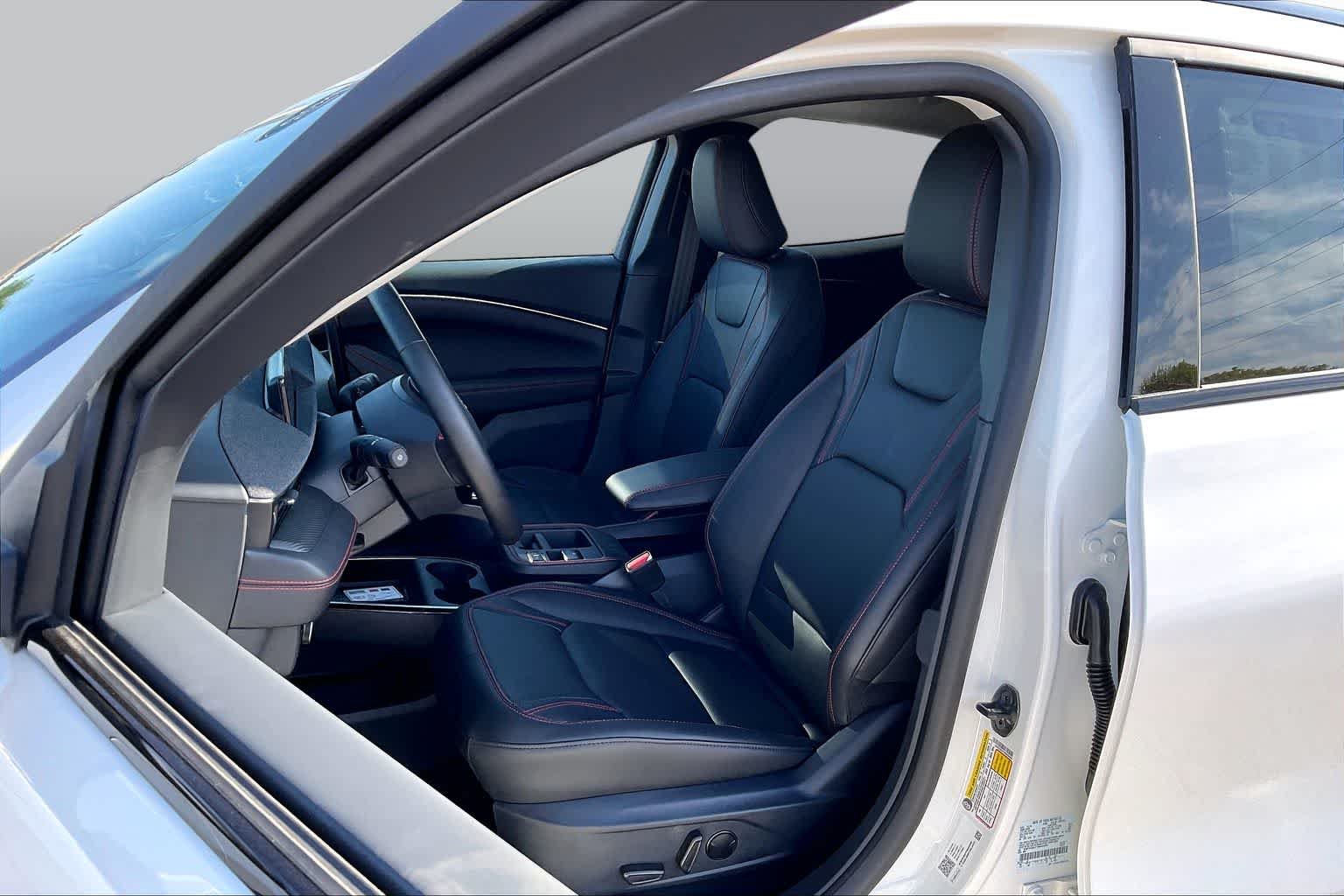 New 2026 Star White Metallic Tri-coat Ford Premium image 9