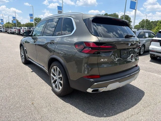 Used 2026 Green BMW xDrive40i image 7