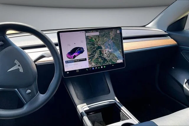 Used 2021 White Tesla Standard Range Plus image 9